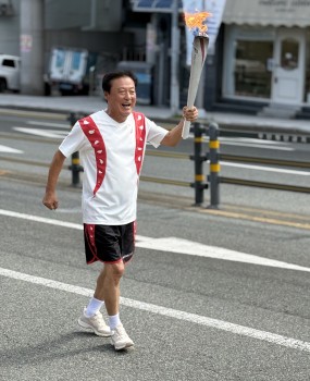 < 제106회 전국체육대회 성화봉송 >2025년 10월 15일 오전 11시, 부산광역시 서구 일대에서제106회 전국체육대회를 밝힐 성화봉송 릴레이가 진행되었습니다.저희 부산광역시서구체육회 이사님들께서도 함께 참여하시어,성화의 불꽃처럼 전국체육대회의 성공적인 개최를 뜨겁게 응원해주셨습니다!함께해주신 모든 분들께 감사드리며,앞으로도 서구체육회는 지역 체육 발전을 위해 힘쓰겠습니다! 